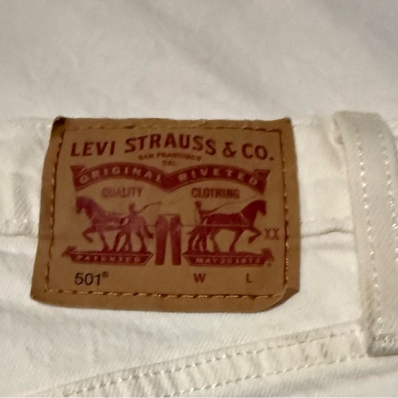 Levi's White Jean Shorts Distressed Raw-Edge - Picture 7 of 12